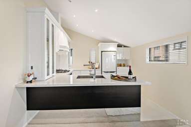 8/281C Hillsborough Road_4