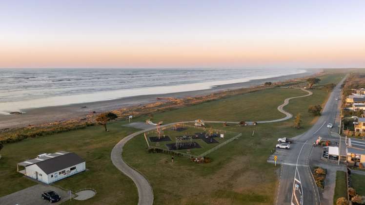 1,3 &4/27 Marine Parade Carters Beach_12