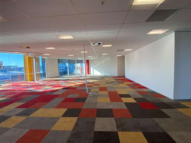 Part 3rd Floor, 109 Ward Street Hamilton Central_2