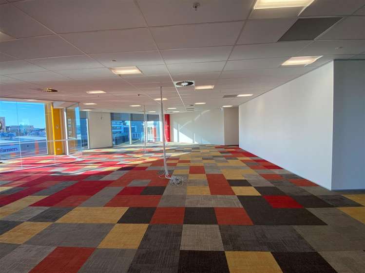 Part 3rd Floor, 109 Ward Street Hamilton Central_2