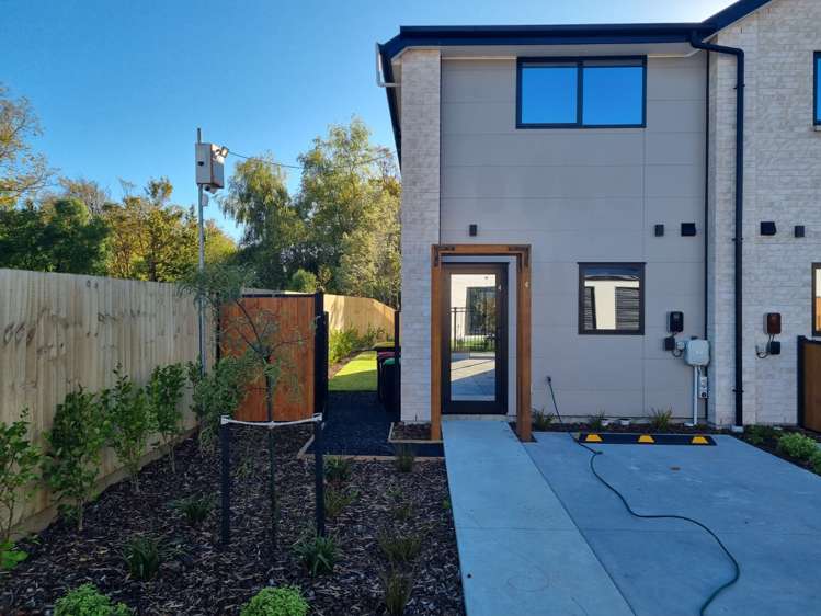 4/4 Matata Place Dallington_1