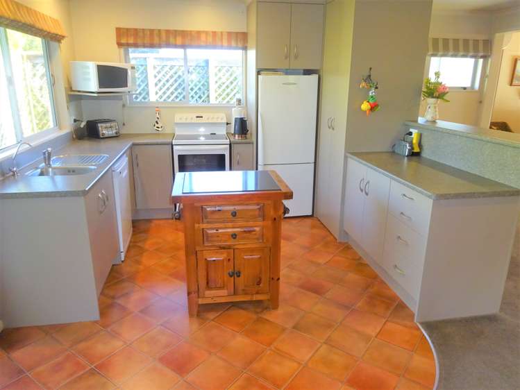 6 Cousins Avenue West Foxton Beach_2