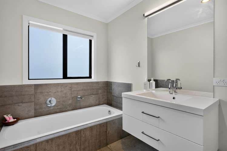 1 Garth Ross Lane Karaka_12