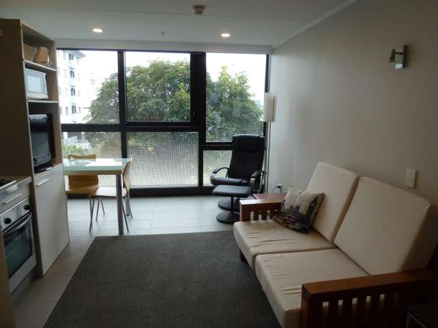 FULLY FURNISHED newly reclad unit is ready and waiting for you to call it home!