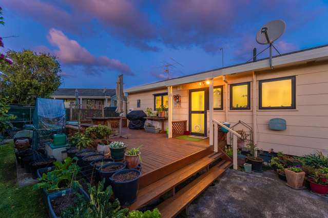 83 Queens Road Waikanae Beach_1