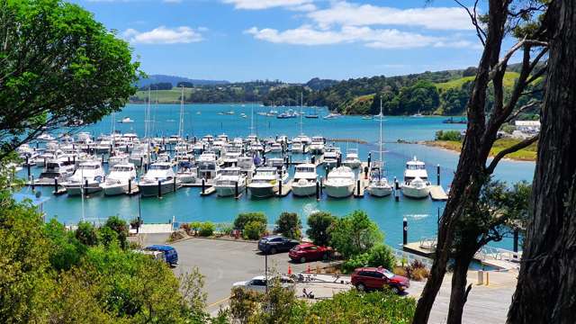 Prime Waterfront Overlooking Sandspit Marina