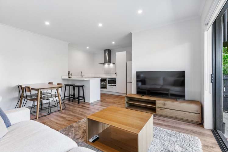 2/71 Hobsonville Point Road_1