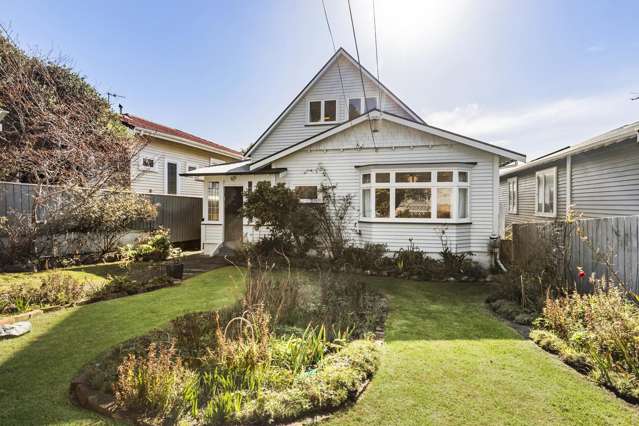 SUNNY SEATOUN FAMILY RETREAT