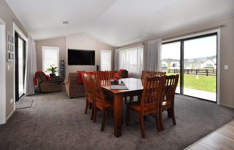 81 Baxter Michael Crescent Cambridge_3