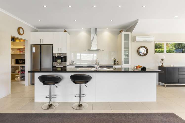 92 West Hoe Heights Orewa_3