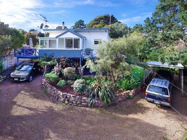 8 Hekerua Road Oneroa_1