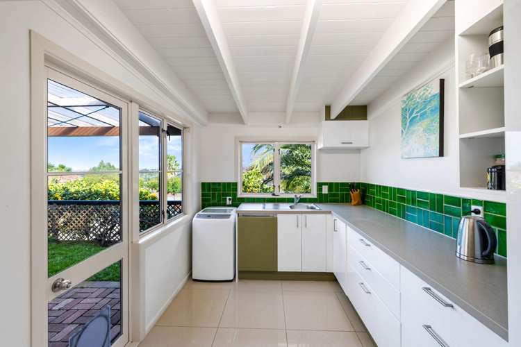 65 Royal Road Massey_12