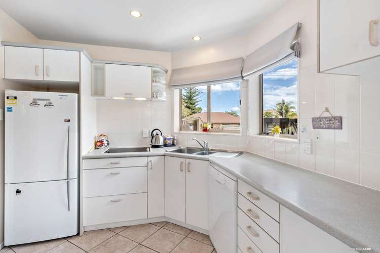 79 Te Atatu Road Te Atatu South_8