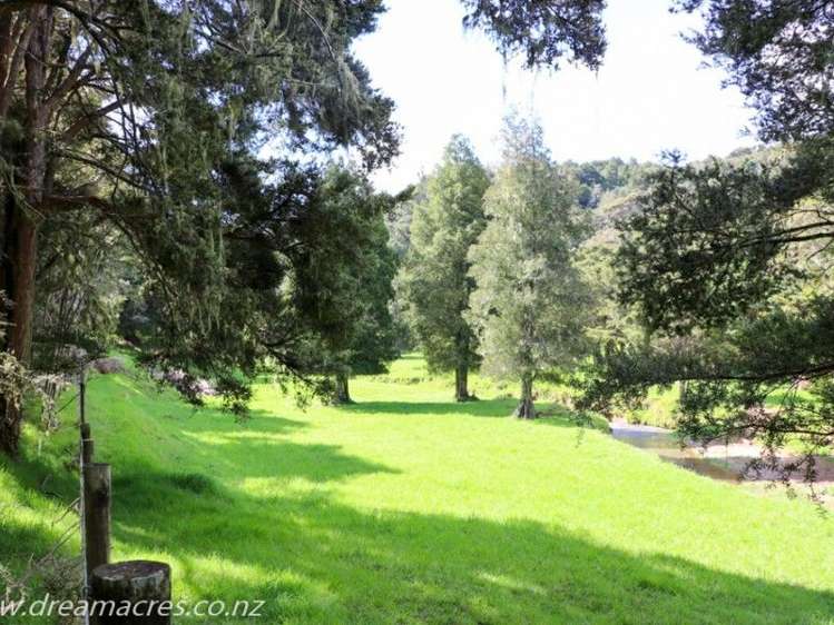 242 Owae Road Russell Surrounds_11