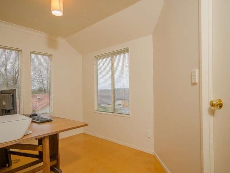 33 Muirfield Street Wattle Downs_14