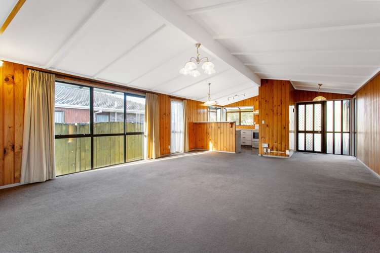 76 Saint Annes Crescent Wattle Downs_12