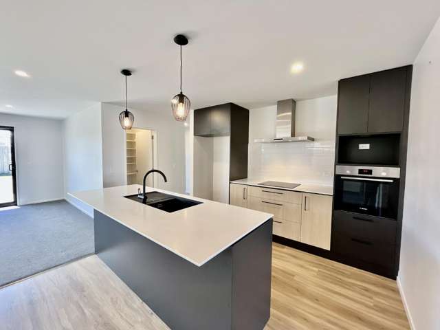 14 Eileen Way 11103_1