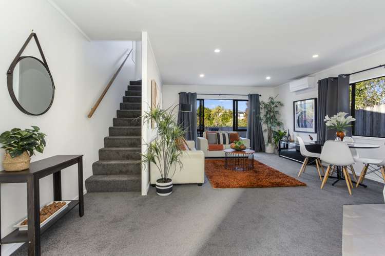 3/20 Gossamer Drive Pakuranga Heights_4