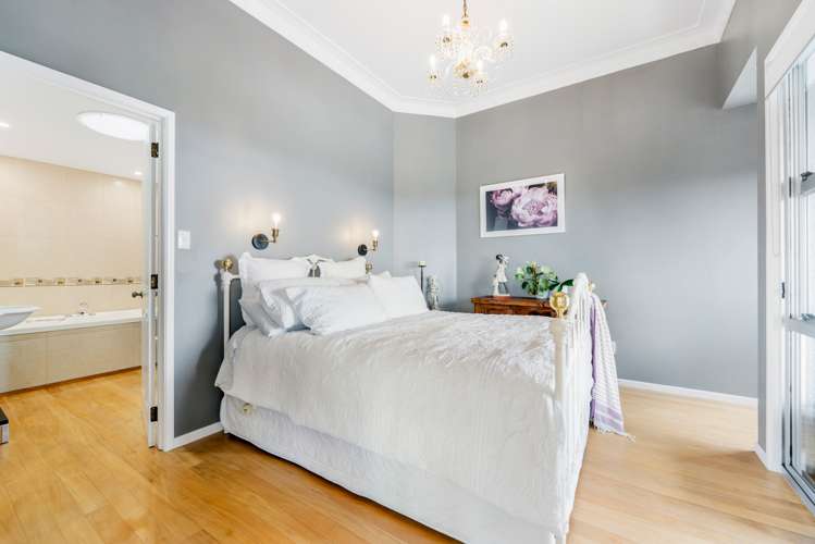 854 West Coast Road Waiatarua_10