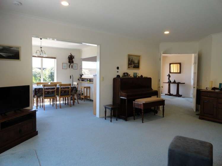 16 Orpington Place Stoke_8