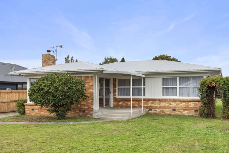 19 Tudor Crescent Chedworth_1