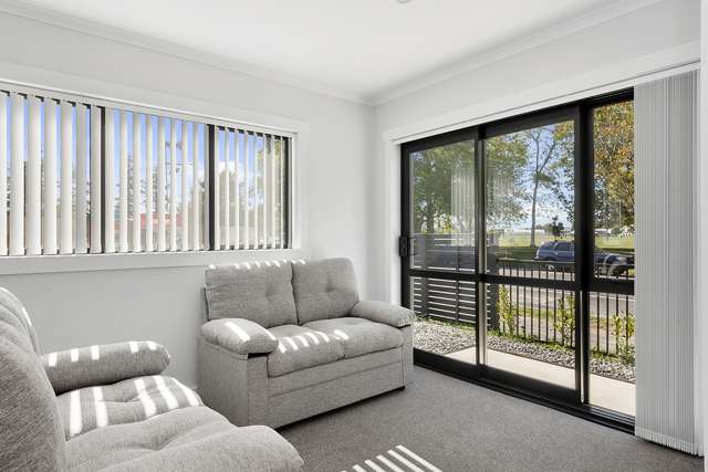 1/183 Knighton Road Hillcrest_2