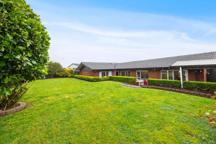 6 Camira Place Botany Downs_14