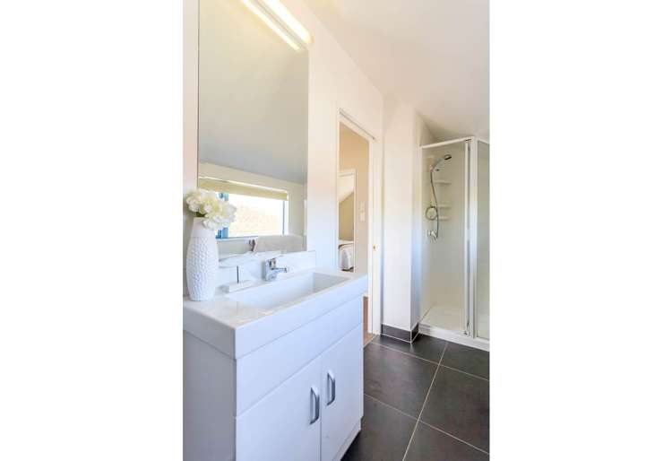 83 Old Lake Road Narrow Neck_19