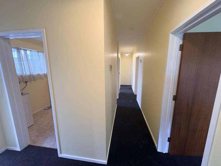 212 Sunnybank Crescent Camberley_4