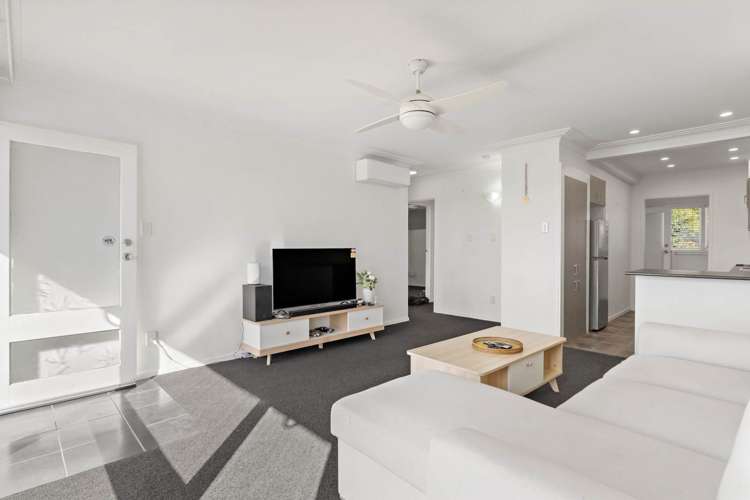 1B De Val Drive Titirangi_3