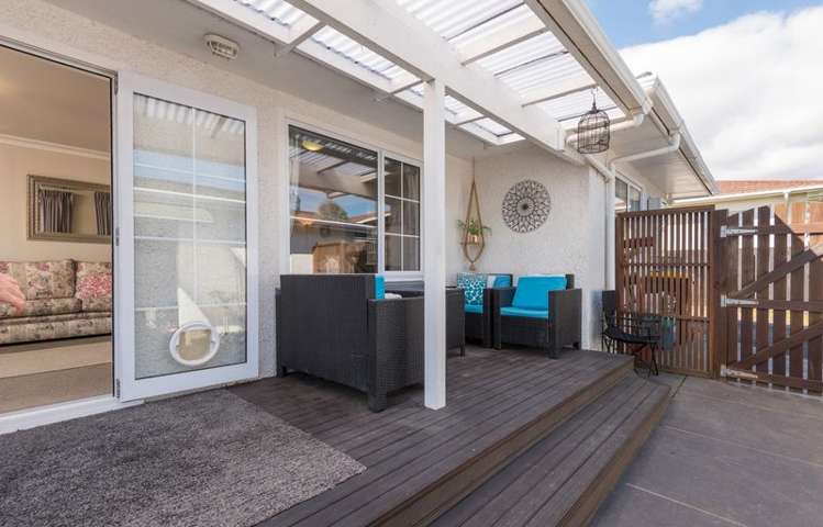 2/27 Exeter Street Stoke_2