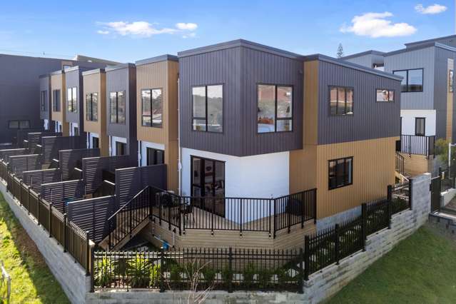 Hi-Tech, Modern & Luxury Living in the West!