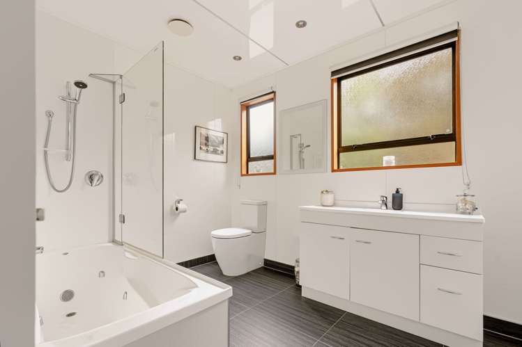 25 Rata Street Kaka Point_9