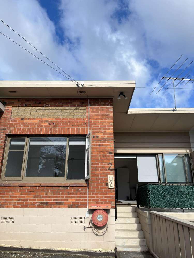 2/221 Mount Smart Road_0