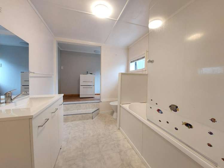 56 Sherwood Avenue Te Atatu South_13