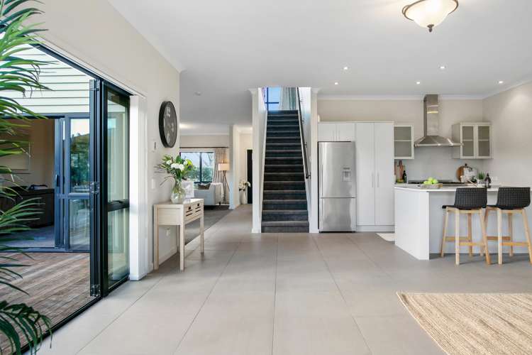 8 Chateau Crescent Rangatira Park_10