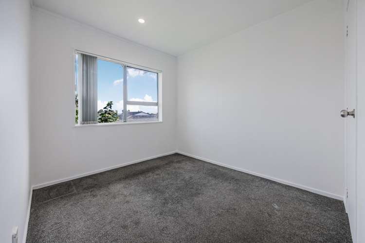 1/18 Frobisher Way Clendon Park_15