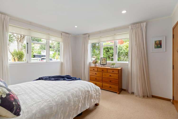 19 Robertson Street Owhiro Bay_8