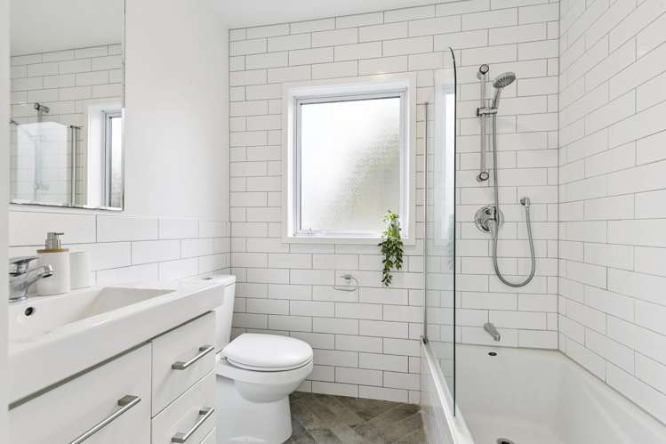 8a Tarawera Road Johnsonville_7