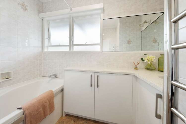 4301 Great North Road Glendene_13