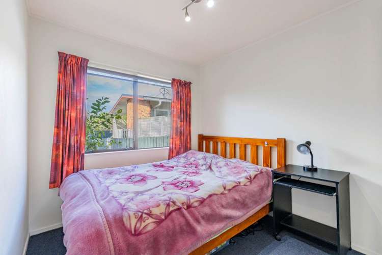 2/12 Eskdale Road Birkdale_9