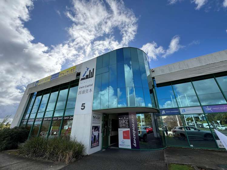 Level 1/5 William Pickering Drive Rosedale_7