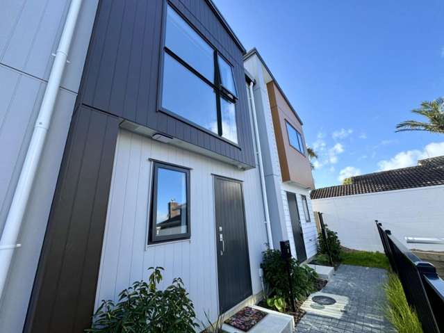 8 Raupeti Lane Henderson_1