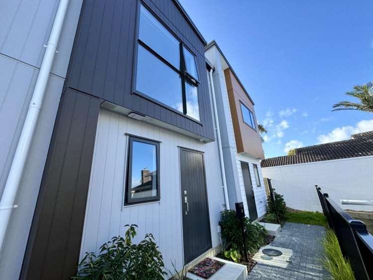 8 Raupeti Lane Henderson_1