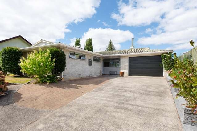 Charming Riverlea Home With Gully Oasis