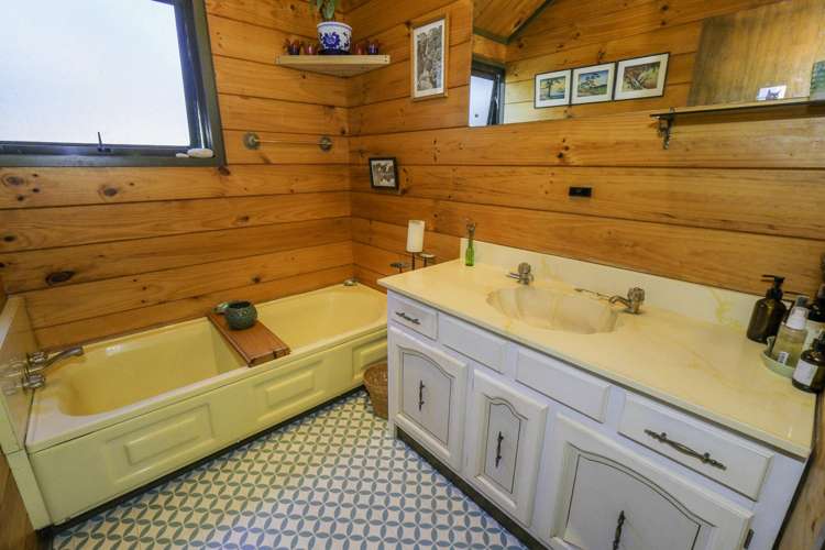 23 Riverbank Road Okoia_11