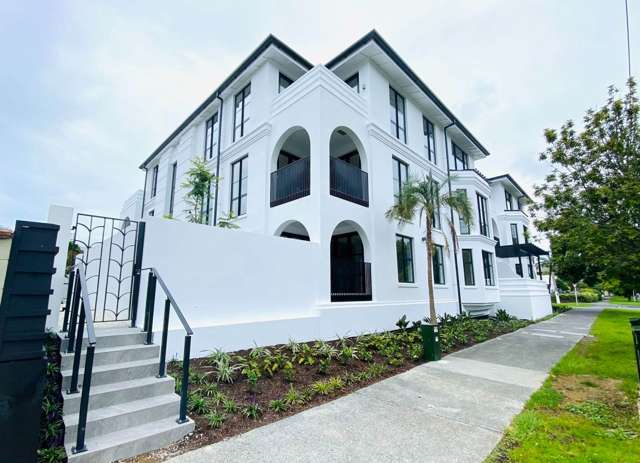 ARCHITECTURAL GEM, 2 BDRM, 2 BATHROOMS, 2 CAR ...