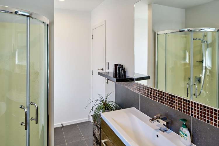 92 Mana View Road Paremata_12