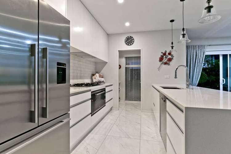 64 Colonial Drive Silverdale_21