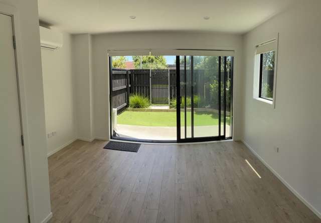 Modern, Sunny, Private and Fully Fenced Townhouse